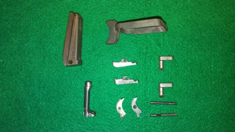 Vendo el lote de piezas que podéis ver en la foto por 50 €. No se vende por separado. 20161224_103629.jpg 00