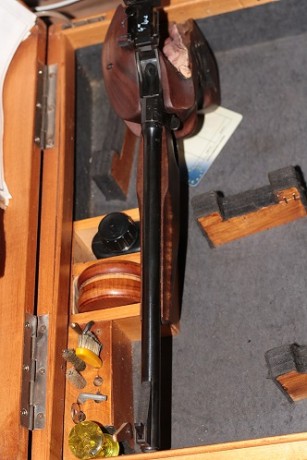 Vendo magnifica pistola libre de la marca TOZ, con la caja y todos los componentes originales.
Talla M
Perfecto 01