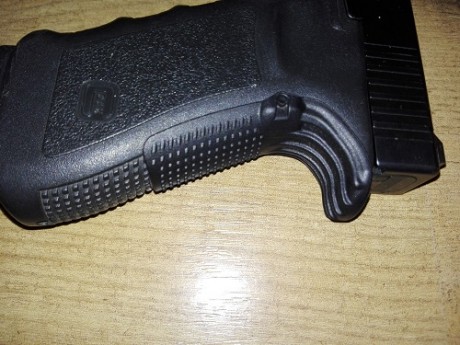 Se vende:
 1 Glock 17 GenIII con 2 cargadores y taloneras intercambiables. Guiada en A. En buen estado.
1 00
