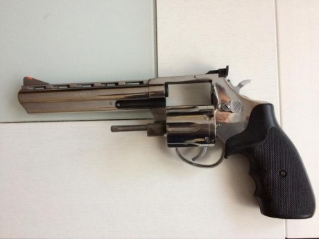 VENDO ESTE REVOLVER POR NO USARLO Y HACER CAJA PARA UN NUEVO PROYECTO
EL ARMAS ESTA EN PERFECTAS CONDICIONES
PERCIO 01