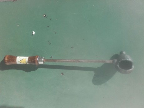 Horno para fundir plomo marca Lee.
Usado pero en buenas condiciones 
El hornillo esta en Jerez 31