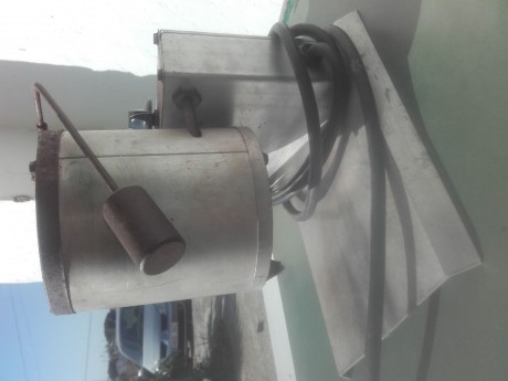 Horno para fundir plomo marca Lee.
Usado pero en buenas condiciones 
El hornillo esta en Jerez 42