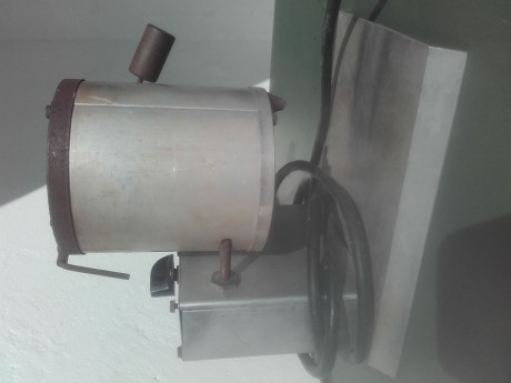 Horno para fundir plomo marca Lee.
Usado pero en buenas condiciones 
El hornillo esta en Jerez 40