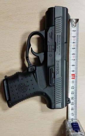 Se vende Smith Wesson 990L en calibre 9 pb. Perfecto estado.
Viene con caja original y candado de seguridad. 00