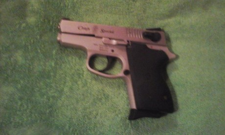 Vendo pistola smith and wesson 9mm CS9 Chiefs Special compacta guiada en F, se entrega con maletín original 62