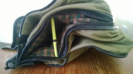    
Bolsa muy reforzada para transportar armas y accesorios, aguanta muchos kilos, en la parte central 01