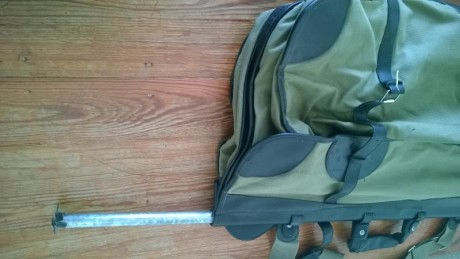    
Bolsa muy reforzada para transportar armas y accesorios, aguanta muchos kilos, en la parte central 10