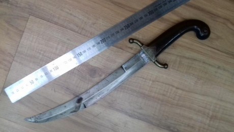 Feliz año a todos. Cuelgo aquí las fotos de 8 armas blancas de un familiar para vender. 
VENDIDO 50