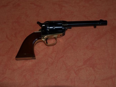 Vendo Revolver, A.Uberti modelo Stallion cañón 5" 1/2  Cal-22 Long Rifle, está en Barcelona, en libro 01