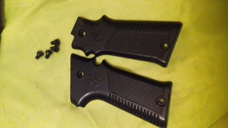 Vendo cachas de pistola Llama XI. Están en bastante buen estado. El lote incluye los tornillos de sujeción 00