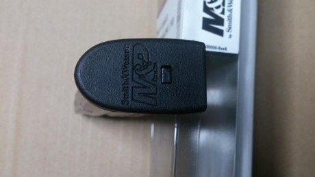 Buenas,  

        Vendo cargador para pistola SMITH & WESSON M&P SHIELD 9x19, capacidad 7 CARTUCHOS. 02