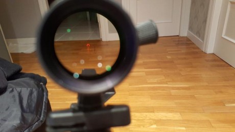 ¿Me recomendariais un Visor para colocar en la Carabina para MINI IPSC?

Dispongo ya de un Punto Rojo, 72