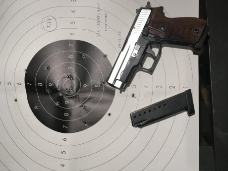 Tengo una pistola Sig Sauer p225 (9mm Luger) y un amigo que tiene otra igual me ha dicho lo que sigue:
"Como 140