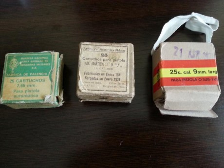 Cajas antiguas de Municion vacías.
100 euros. Se venden todas juntas. 02