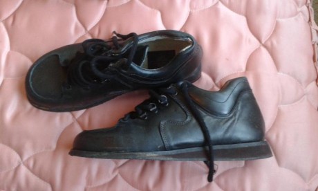 Vendo gafas de tiro KNOBLOCH con su caja original en perfecto estado como nuevas.90 euros también zapatos 00