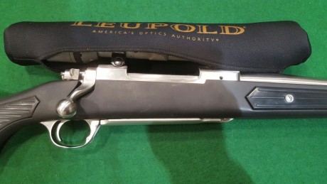 Con dos juegos de anillas, de 30 mm y pulgada. Sin correa con caja de transporte. Peso 3,400 k y 55 cm 02