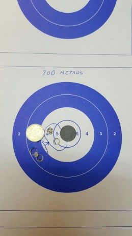 Con dos juegos de anillas, de 30 mm y pulgada. Sin correa con caja de transporte. Peso 3,400 k y 55 cm 20