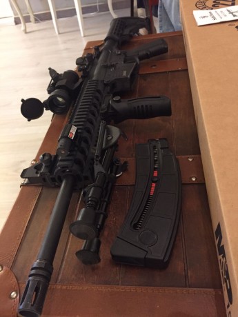 Hola vendo esta carabina s&w mp15/22 con los accesorios que se ven en las fotos.
Mira punto rojo, 01