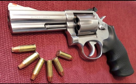 Vendo pistola smith and wesson 9mm CS9 Chiefs Special compacta guiada en F, se entrega con maletín original 120