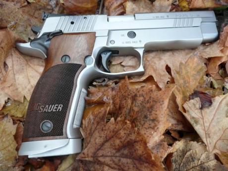 Un amigo me encarga que venda esta SIG SAUER P226 S, está casi perfecta, quitando algúna pequeña rayita. 02