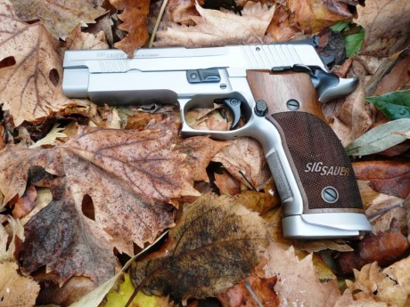 Un amigo me encarga que venda esta SIG SAUER P226 S, está casi perfecta, quitando algúna pequeña rayita. 01