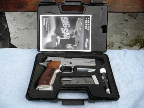 Un amigo me encarga que venda esta SIG SAUER P226 S, está casi perfecta, quitando algúna pequeña rayita. 00