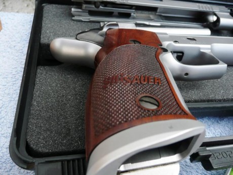 Un amigo me encarga que venda esta SIG SAUER P226 S, está casi perfecta, quitando algúna pequeña rayita. 10