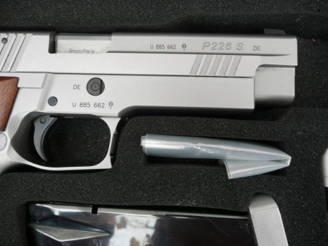 Un amigo me encarga que venda esta SIG SAUER P226 S, está casi perfecta, quitando algúna pequeña rayita. 22