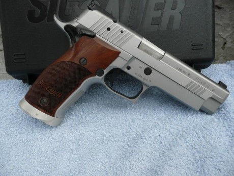 Un amigo me encarga que venda esta SIG SAUER P226 S, está casi perfecta, quitando algúna pequeña rayita. 21