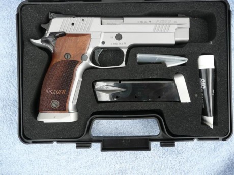 Un amigo me encarga que venda esta SIG SAUER P226 S, está casi perfecta, quitando algúna pequeña rayita. 20