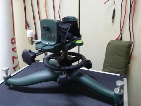 Vendo torreta Caldwell Rock BR. Le he mejorado el punto de apoyo delantero, ( adjunto el original ).  01