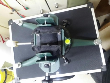 Vendo torreta Caldwell Rock BR. Le he mejorado el punto de apoyo delantero, ( adjunto el original ).  00