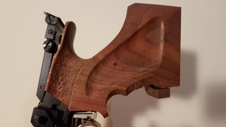 Vendo cacha original de LP50 talla M prácticamente sin uso y en perfecto estado. 

Se encuentra en Madrid.

Precio: 00