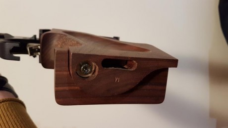 Vendo cacha original de LP50 talla M prácticamente sin uso y en perfecto estado. 

Se encuentra en Madrid.

Precio: 10