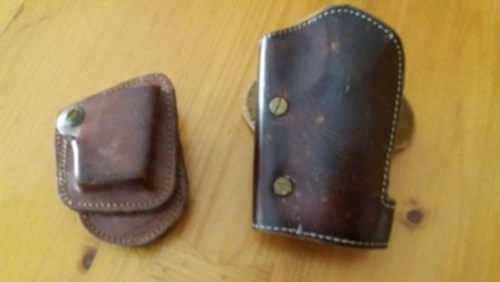 Vendo funda de cuero rígida, color marrón, para  CZ-75/85, GP-35 y similares .
Se acompaña de un portacargador, 00