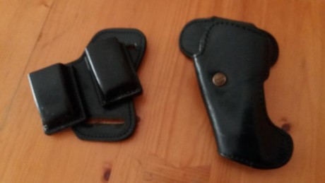 Vendo funda de cuero rígida, color negro, para  CZ-75/85, GP-35 y similares .
Se acompaña de un portacargador 00