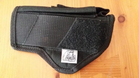 Vendo  funda de cordura ambidextra , color negro, para  CZ-75/85, GP-35 y similares , también puede acoger 01