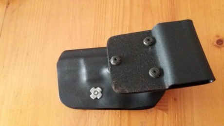 Vendo  funda de PVC rígida , color negro, para  CZ-75/85, GP-35 y similares .

Vendo por dejar RR.TT.

 00