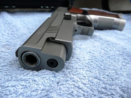 Un amigo me encarga que venda esta SIG SAUER P226 S, está casi perfecta, quitando algúna pequeña rayita. 52