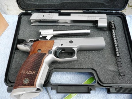 Un amigo me encarga que venda esta SIG SAUER P226 S, está casi perfecta, quitando algúna pequeña rayita. 51