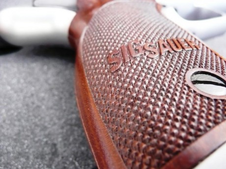 Un amigo me encarga que venda esta SIG SAUER P226 S, está casi perfecta, quitando algúna pequeña rayita. 50