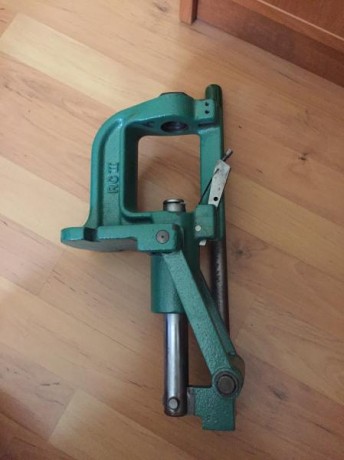 Hola, pongo a la venta todo el material de un compañero que por desgracia no pudo llegar a usar, adjunto 01
