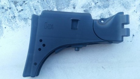 Vendo muy a mí pesar mio un par de accesorios que tenía montado en un G36, usados y en buen estado.

Culata 10