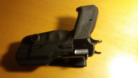 Vendo  funda de PVC rígida , color negro, para  CZ-75/85, GP-35 y similares .

Vendo por dejar RR.TT.

 10