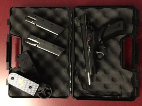 Vendo Pistola CZ75B de simple acción del calibre 9PB, con dos cargadores y regalo funda Ghost adaptada 02