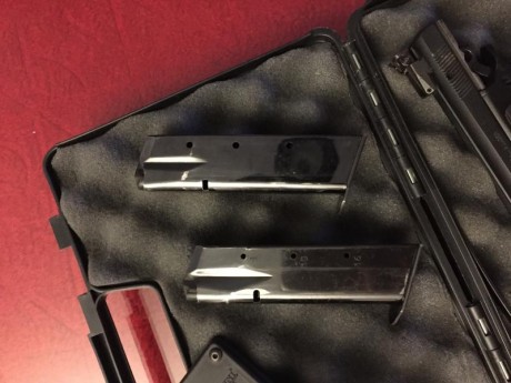 Vendo Pistola CZ75B de simple acción del calibre 9PB, con dos cargadores y regalo funda Ghost adaptada 12
