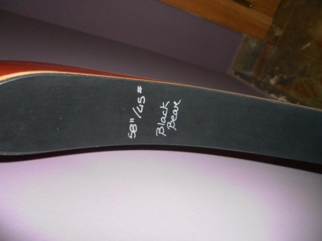 se vende arco tradiciona ragim black bear zurdo de 58" y 45lbr tiene aproximadamente un año se vende 00