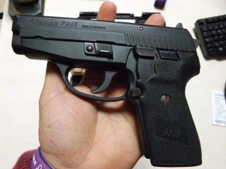Se pone a la venta para adquirir otra arma una Sig Sauer P239  acabado Black Nitron . Un buen arma de 00
