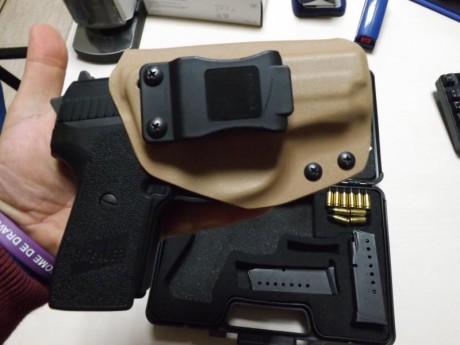 Se pone a la venta para adquirir otra arma una Sig Sauer P239  acabado Black Nitron . Un buen arma de 12