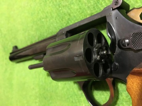 Se vende este magnifico revolver taurus calibre 38 de 6 pulgadas con su cacha original y se regala otra 01